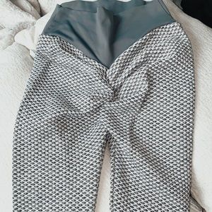 the infamous tik tok butt lifting leggings!